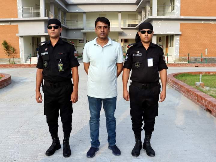 চাঞ্চল্যকর দক্ষিণ কেরাণীগঞ্জের সাবেক চেয়ারম্যান আতিকুল্লাহ চৌধুরীকে হত্যার মৃত্যুদন্ড আসামী তানু’কে গ্রেফতার করেছে র‌্যাব-১০