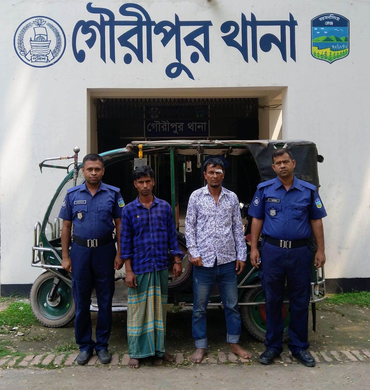 আখের রস খাইয়ে ইজিবাইক চুরি আটক ২