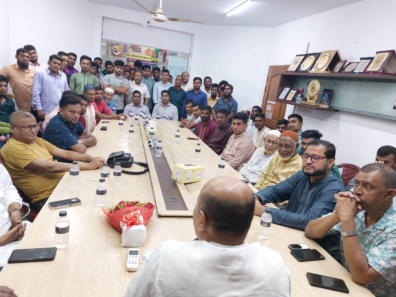 দেশে ফিরে দলীয় নেতাকর্মীদের সাথে মতবিনিময় করলেন ইঞ্জিনিয়ার আবু নোমান