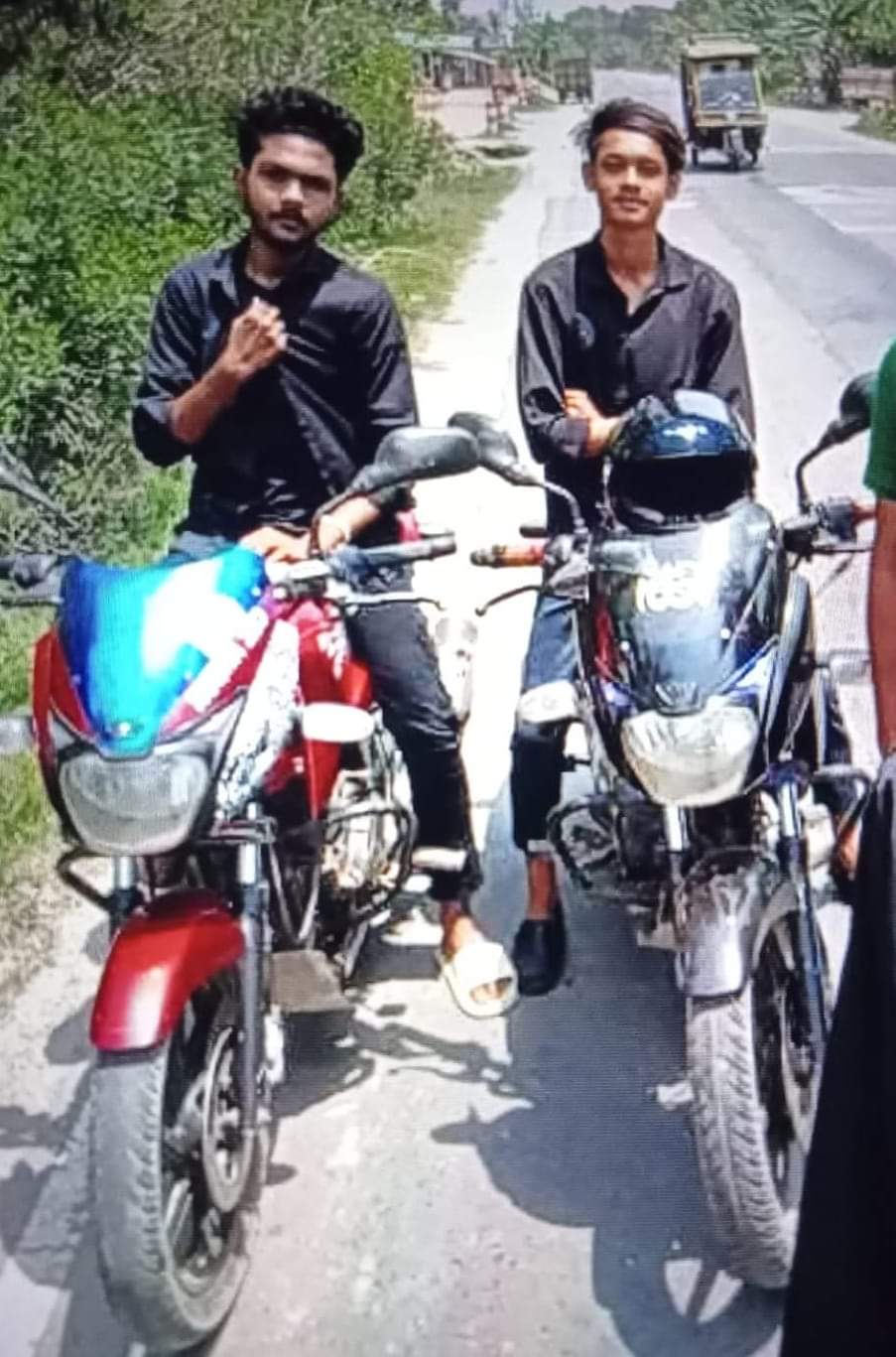 সাতক্ষীরায় সড়কে ঝরলো দুই এসএসসি পরিক্ষার্থীর প্রাণ