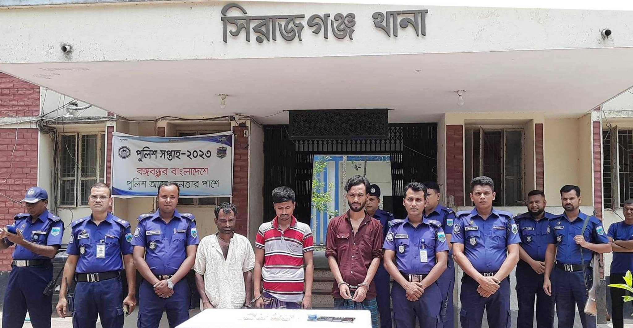সিরাজগঞ্জে ৪ হাজার পিচ ইয়াবাসহ গ্রেপ্তার ৩