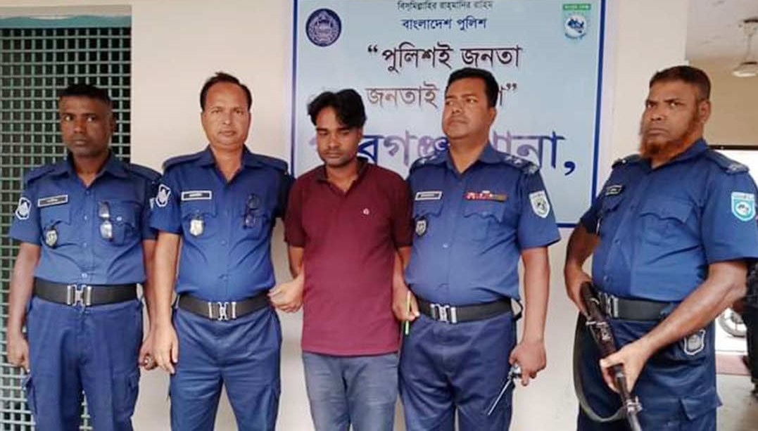 রংপুরে চাকুরি দেওয়ার নামে অর্থ হাতিয়ে নেওয়ার অভিযোগে অফিস সহায়ক গ্রেফতার