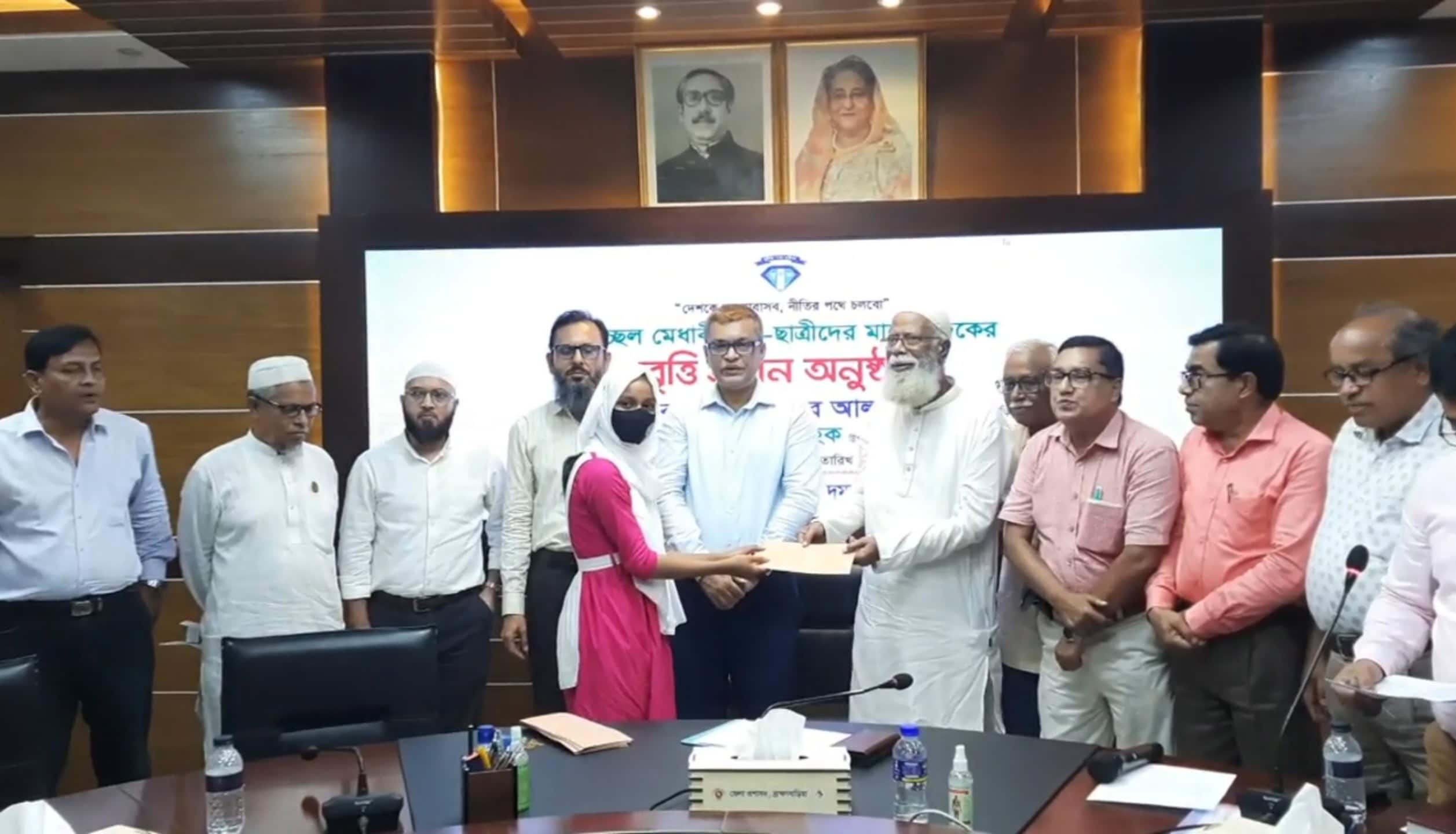 ব্রাহ্মণবাড়িয়ায় দুর্নীতি দমন কমিশনের অসচ্ছল মেধাবী ছাত্র ছাত্রীদের মাঝে বৃত্তি প্রদান