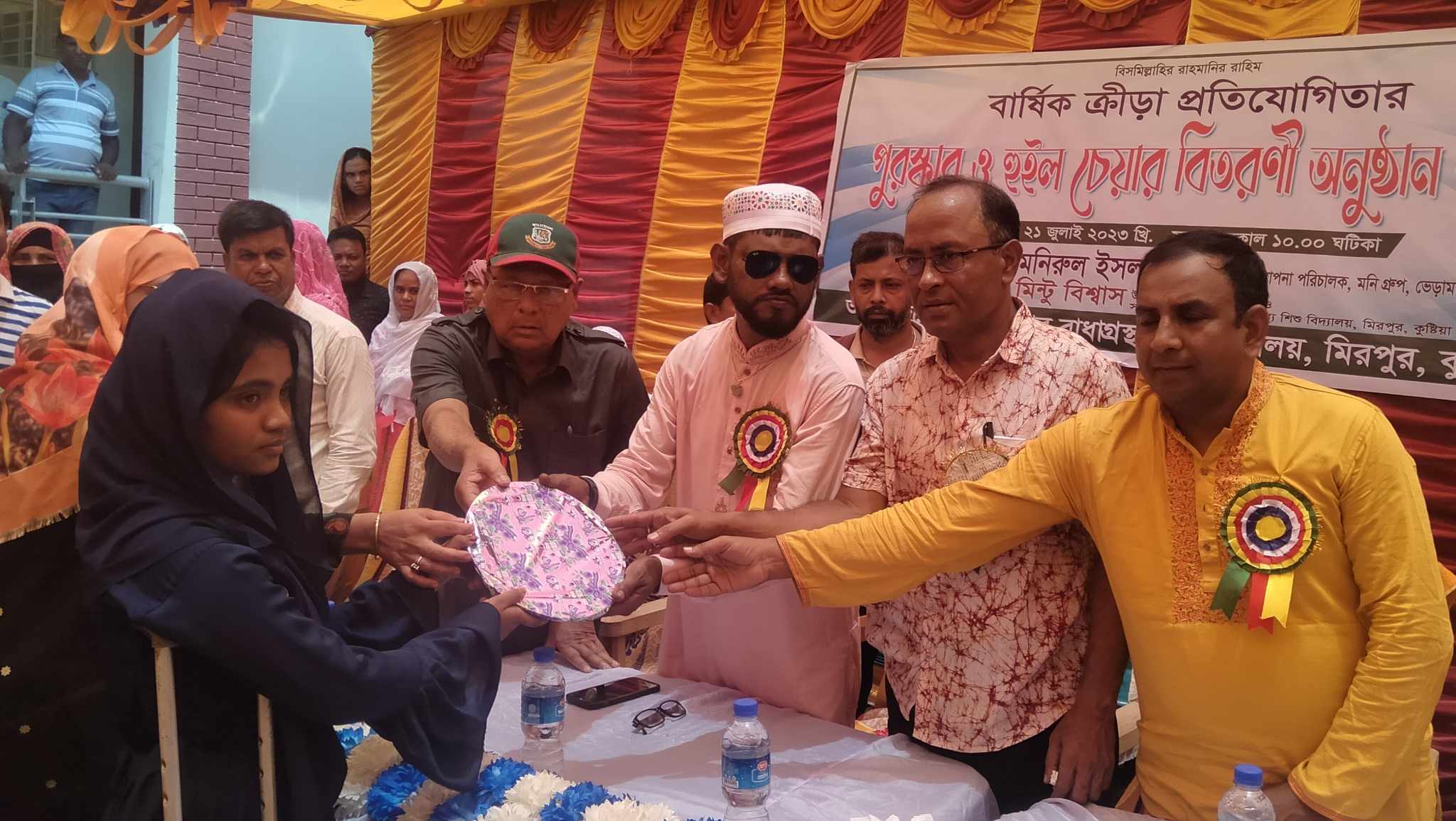 কুষ্টিয়ার মিরপুরে বাধাগ্রস্থ বিদ্যালয়ে ক্রীড়া প্রতিযোগিতার পুরষ্কার বিতরণ