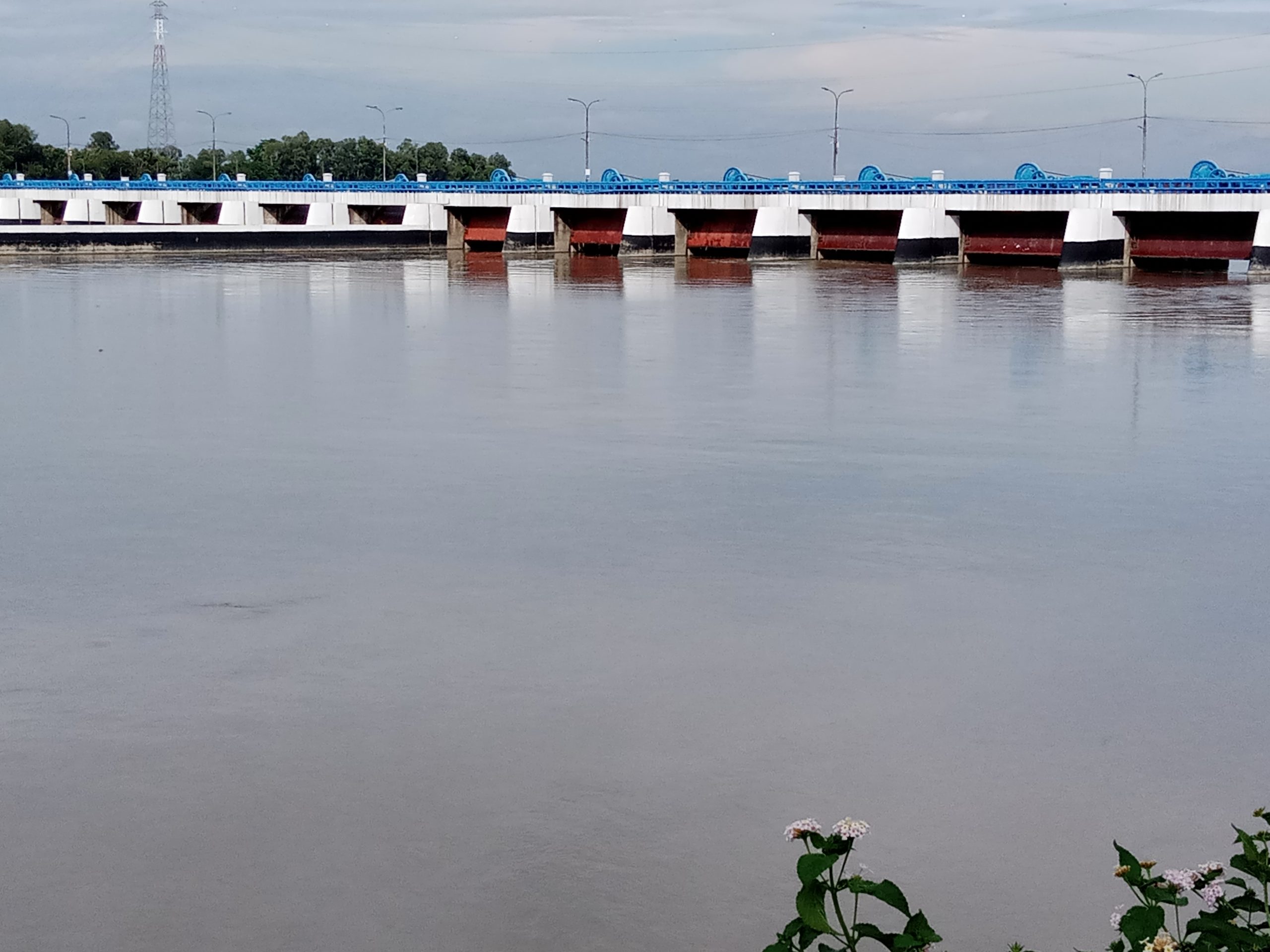 তিস্তার পানি বিপদসীমার নীচ দিয়ে প্রবাহিত
