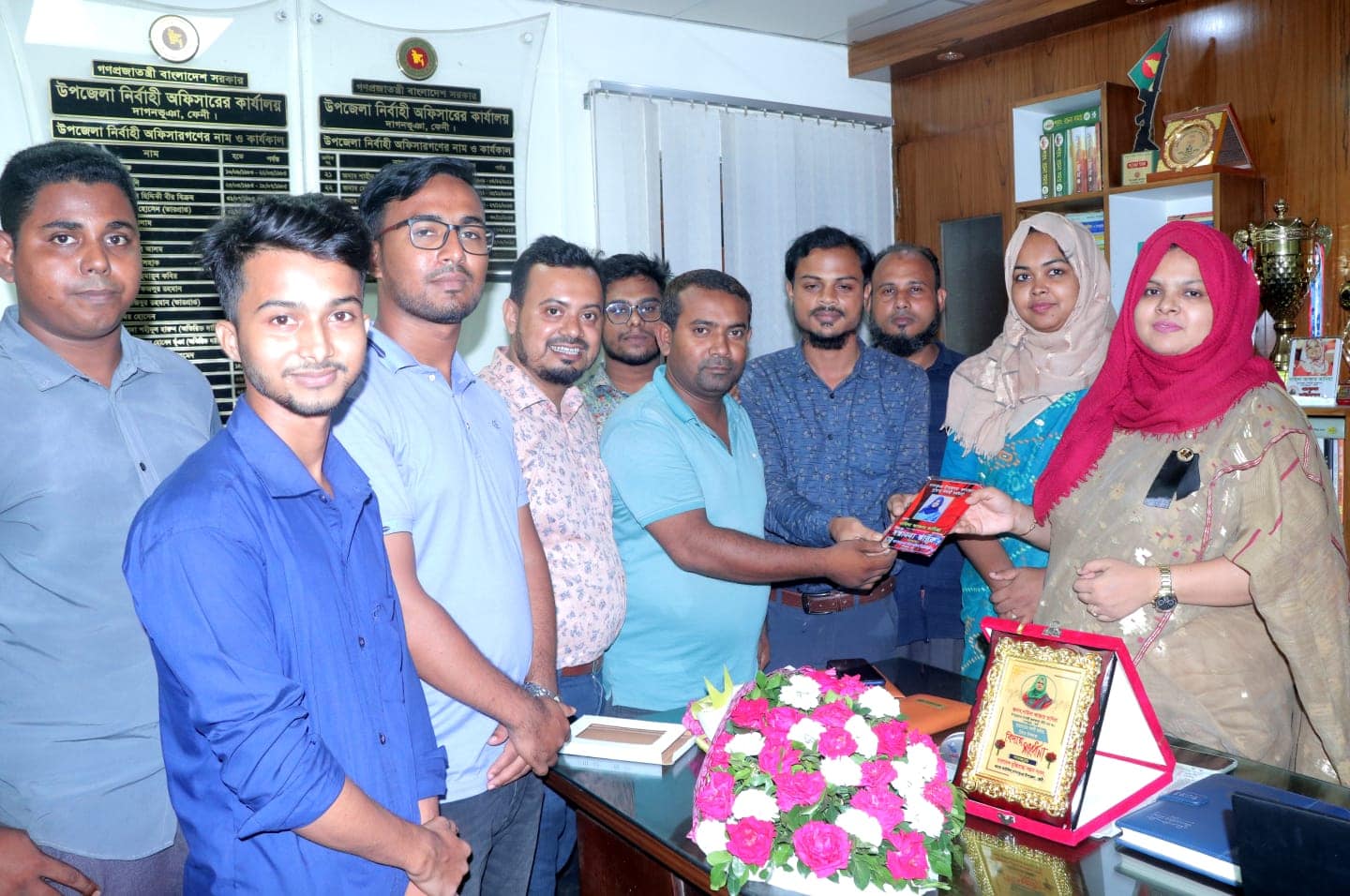 দাগনভূঞা রির্পোটার্স ইউনিটি কর্তৃক দাগনভুঞা ইউএনও বিদায় ও বরণ উপলক্ষ্যে ফুলেল শুভেচ্ছা