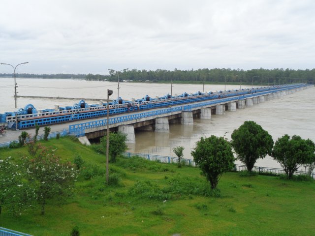 লালমনিরহাট তিস্তার পানি বিপৎসীমা ছুঁই ছুঁই