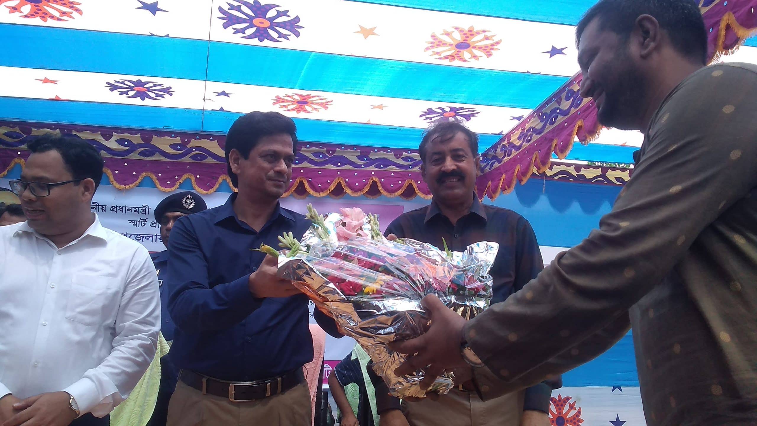 কাজিপুরে স্মার্ট বিদ্যালয় রূপান্তরে সভাপতির অনন্য ভূমিকা