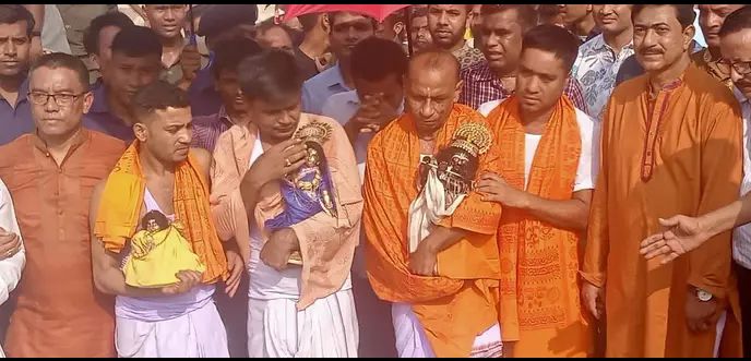 কান্তনগর মন্দির থেকে নৌপথে দিনাজপুরের উদ্দেশ্যে কান্তজীউ বিগ্রহ‘র যাত্রা শুরু, ২৫ কিঃমিঃ নৌপথে ৩০ টি ঘাটে কান্তজীউ বিগ্রহ বহনকারী নৌকা ভিড়ানো হবে।