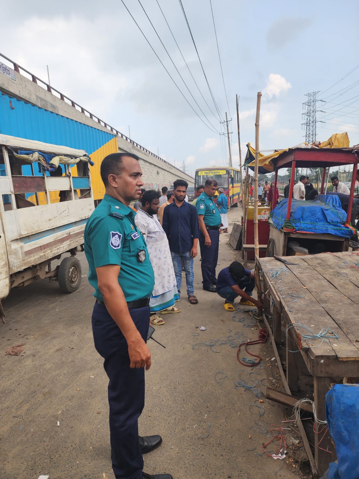 রাজধানীর ডেমরা থানার অফিসার ইনচার্জ জহিরুল ইসলামের নেতৃত্বে চাঁদাবাজ মুক্ত স্টাফ কোয়াটার।