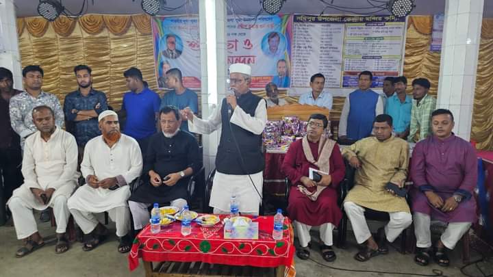 সখীপুরে কেন্দ্রীয় মন্দিরে নৌকায় ভোট চাইলেন জোয়াহেরুল ইসলাম এমপি