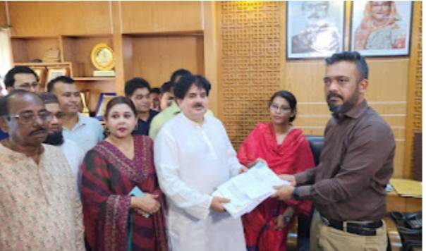 সোনারগাঁওয়ে জাপা প্রার্থীর মনোনয়ন জমার সময়   হাজারো মানুষের ঢল