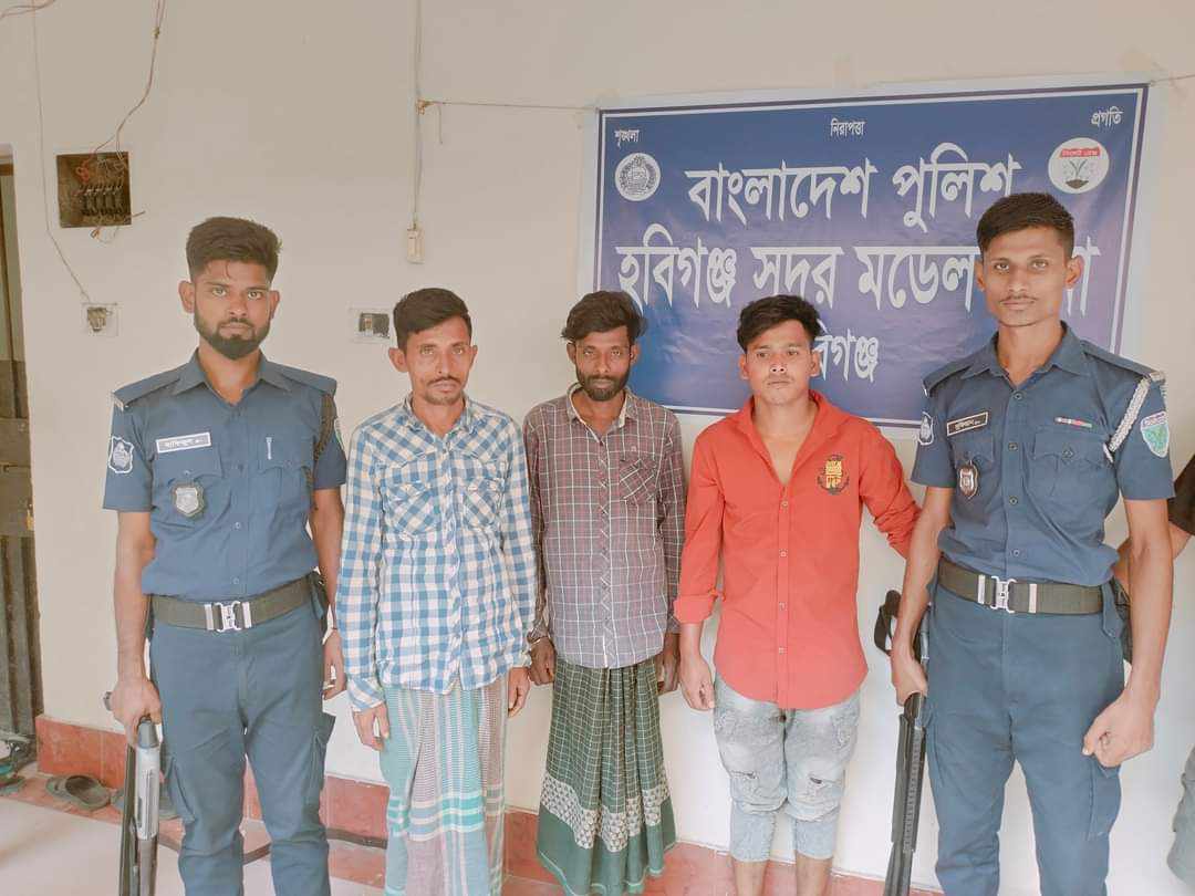 হবিগঞ্জ সদর মডেল থানা পুলিশের অভিযানে এজাহারনামীয় ০৩জন আসামী গ্রেফতারসহ একটি ব্যাটারী চালিত অটোরিক্সা ও ০৪ টি ব্যাটারী উদ্ধার মামলা রুজু
