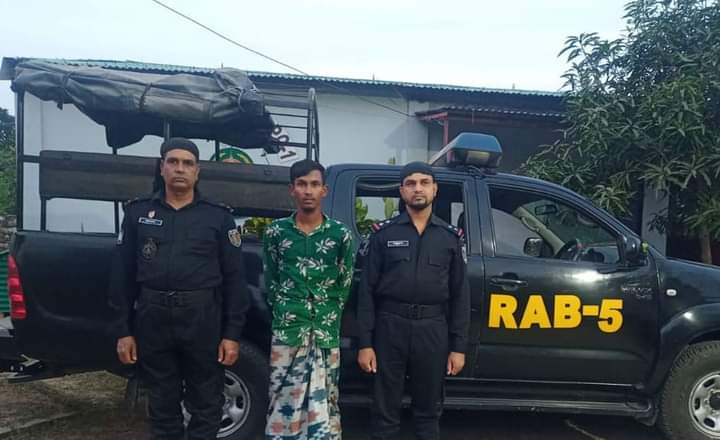 রাজশাহীর গোদাগাড়ীতে মিষ্টি কুমড়ার ভেতর হেরোইন পাচারকালে গ্রেপ্তার-১