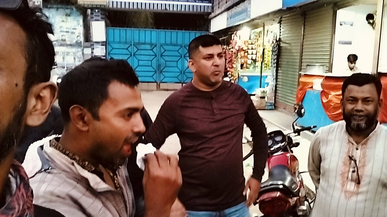 সাকিবকে মনোনয়ন দেয়ায় মাগুরায় মিস্টি বিতরণ! বাড়িরসহ নির্বাচনী এলাকায় নিরাপত্তা ব্যবস্থা জোরদার!