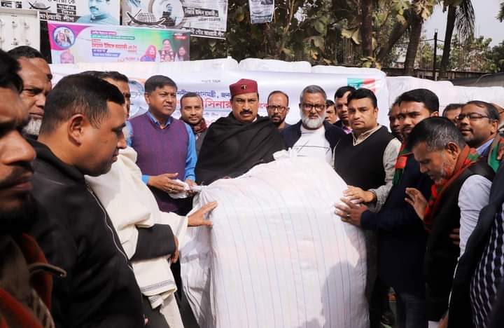 ফেনীতে দুস্থদের জন্য ১৫ হাজার কম্বল উপহার দিলেন নিজাম হাজারী এমপি