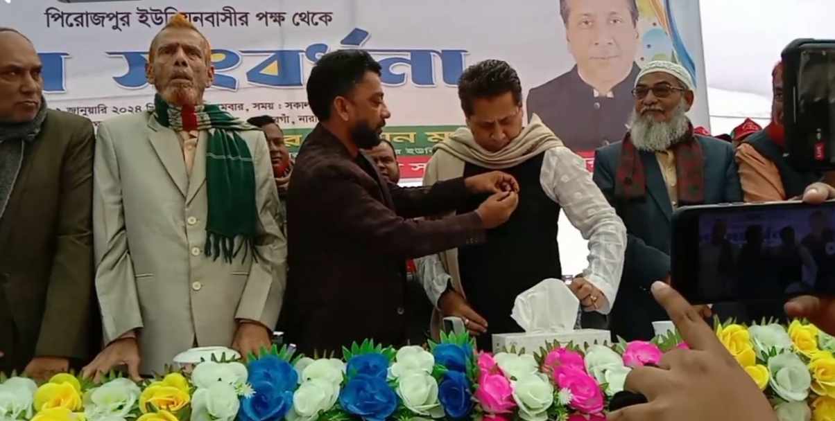 সোনারগাঁওয়ে স্বর্ণের নৌকা উপহার পেলেন নবনির্বাচিত সাংসদ আব্দুল্লাহ আল কায়সার
