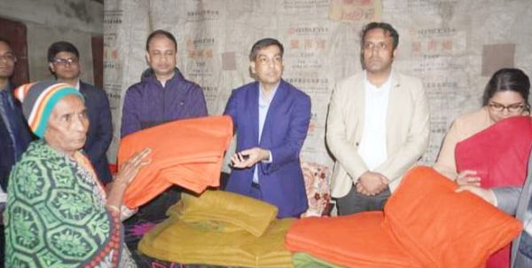 মানবিক সহায়তায় শীতার্তদের মাঝে কম্বল বিতরণ