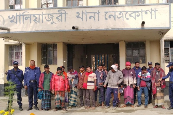 আ.লীগ সভাপতি ও ইউ,পি সদস্যসহ জুয়ার আসর থেকে গ্রেফতার ১৩