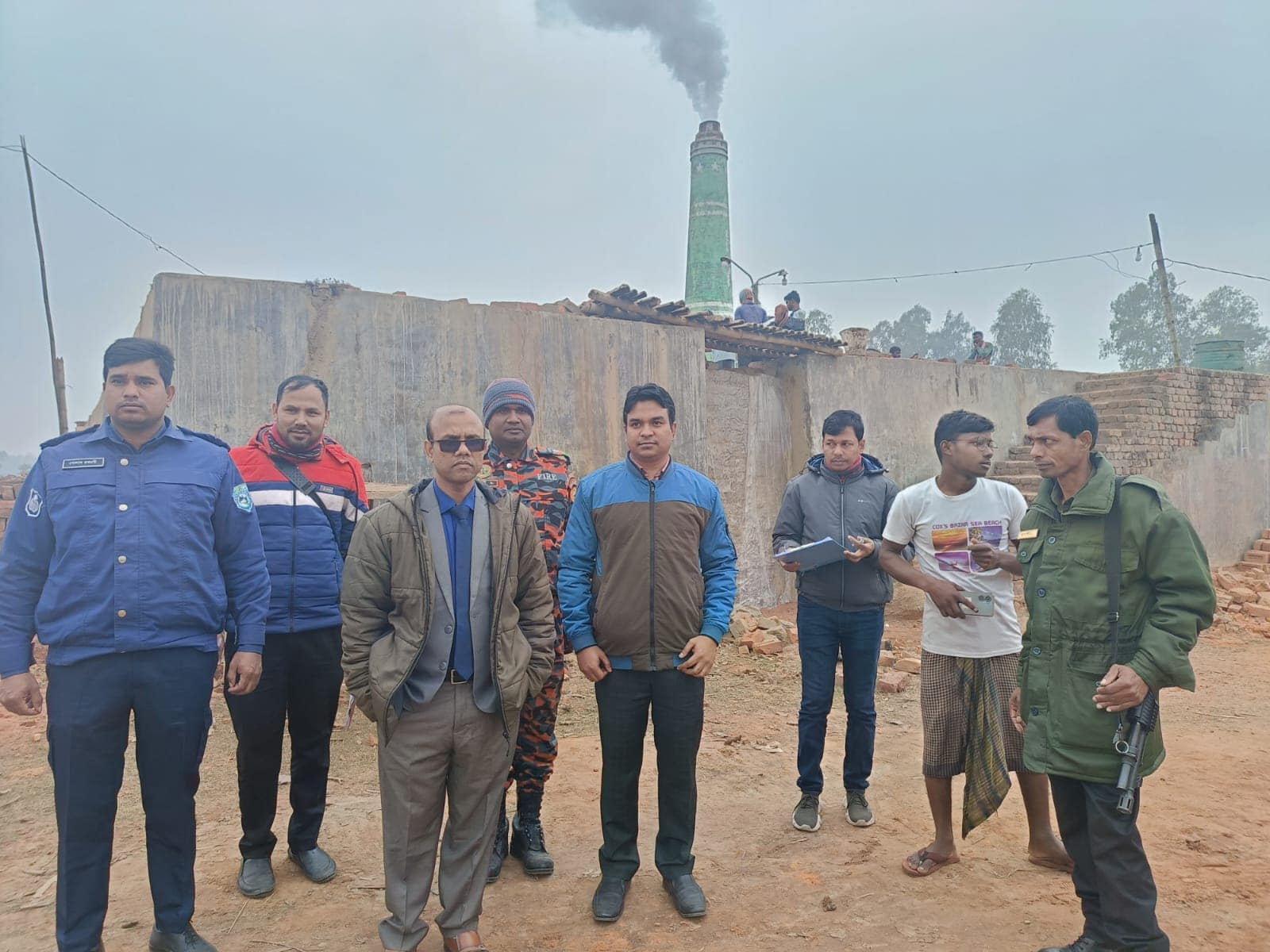 দিনাজপুরের পার্বতীপুরে ভ্রাম্যমান আদালতের ৩টি ইটভাটাকে ৬ লক্ষ টাকা জরিমানা