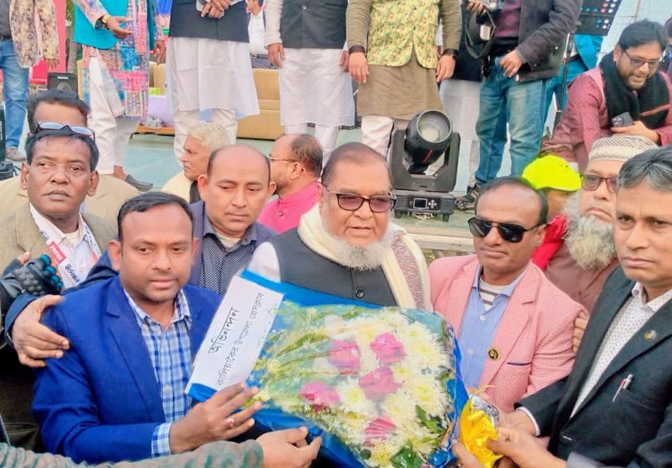 কালিয়াকৈরে মুক্তিযুদ্ধ বিষয়কমন্ত্রী আলহাজ্ব অ্যাডভোকেট আ.ক.ম মোজাম্মেল হককে গণসংবর্ধণা