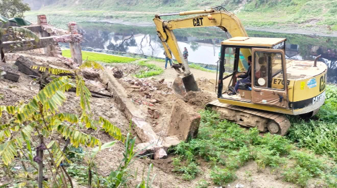 নরসিংদীর হাড়িধোয়া নদী অবৈধ দখলমুক্ত করতে অভিযান