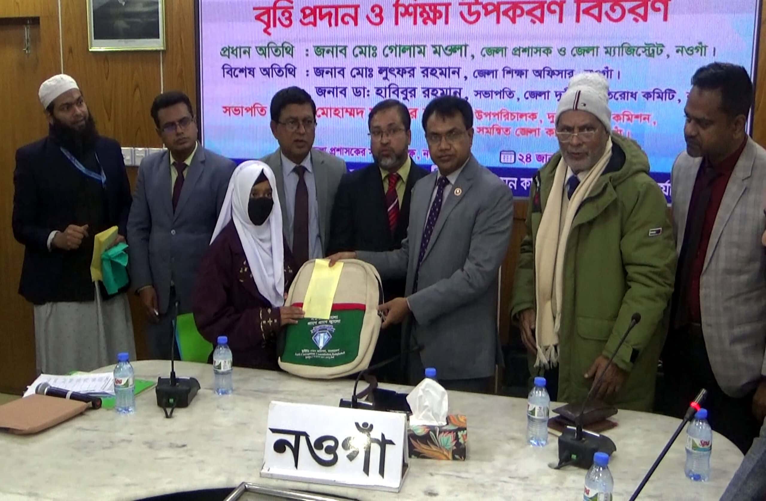 নওগাঁয় দুদকের শিক্ষা বৃত্তি প্রদান