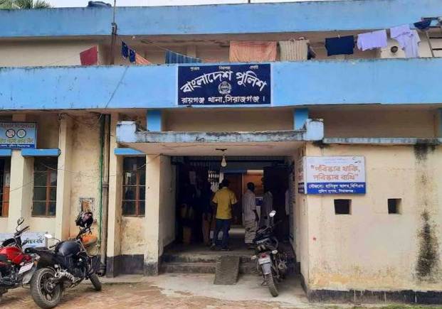 সিরাজগঞ্জে পুলিশের হাত থেকে আসামিকে ছিনিয়ে নিলেন স্বজনেরা