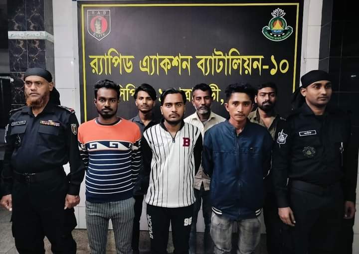 রাজধানীর কদমতলী এলাকা হতে ০৬ জন পরিবহন চাঁদাবাজকে গ্রেফতার করেছে র‌্যাব-১০