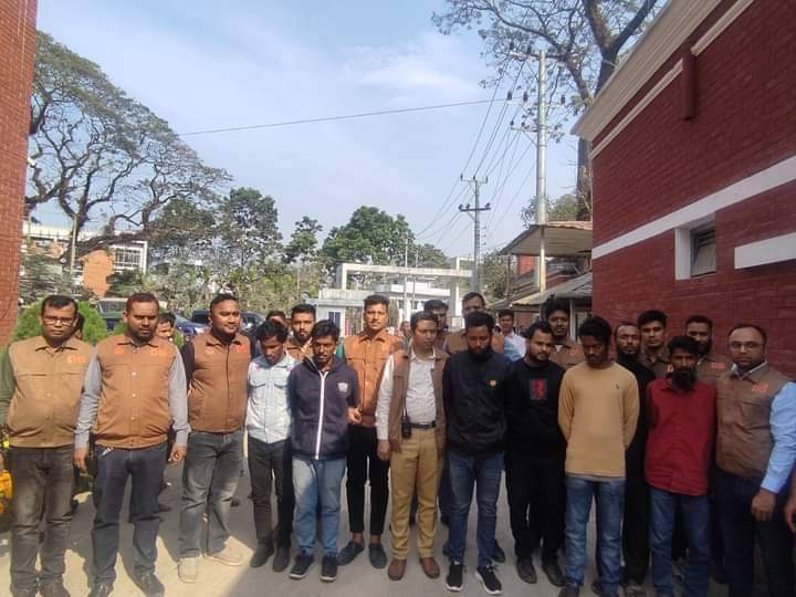 জয়নুল আবেদীন পার্কে মিশুক রিক্সা চালক হাসেম হত্যাকান্ড সংঘটনের ৩৬ ঘন্টার মধ্যে রহস্য উদঘাটন; লুন্ঠিত মিশুক রিক্সা উদ্ধার, ০৪ ঘাতকসহ গ্রেফতার ০৭।