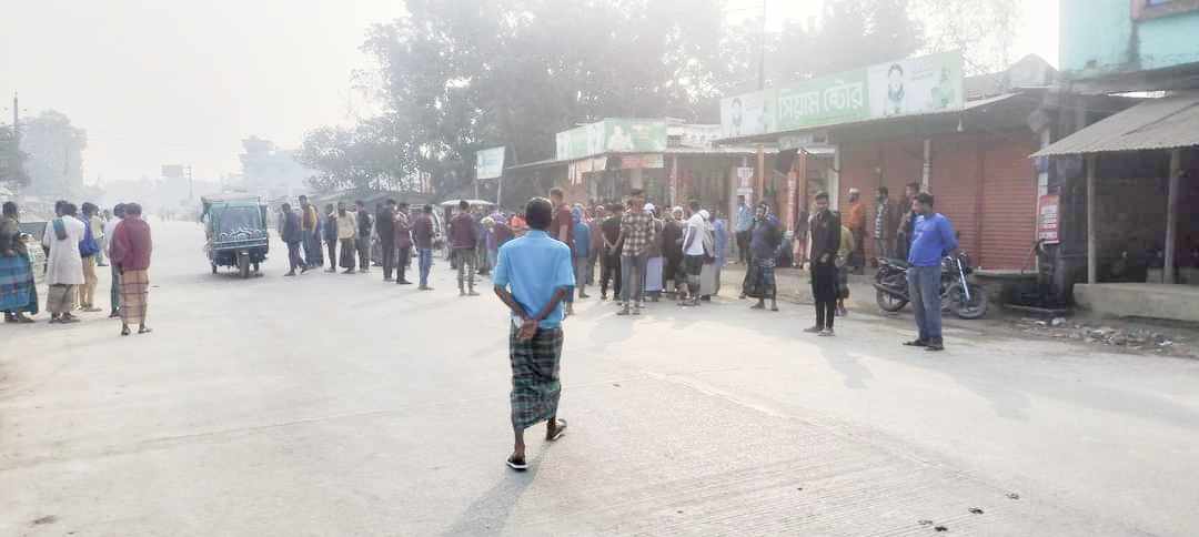 ফুলপুর পৌর এলাকার সাহাপুর বাজারে জিলাপি কিনতে গিয়ে ট্রাকচাপায় শিশু নিহত