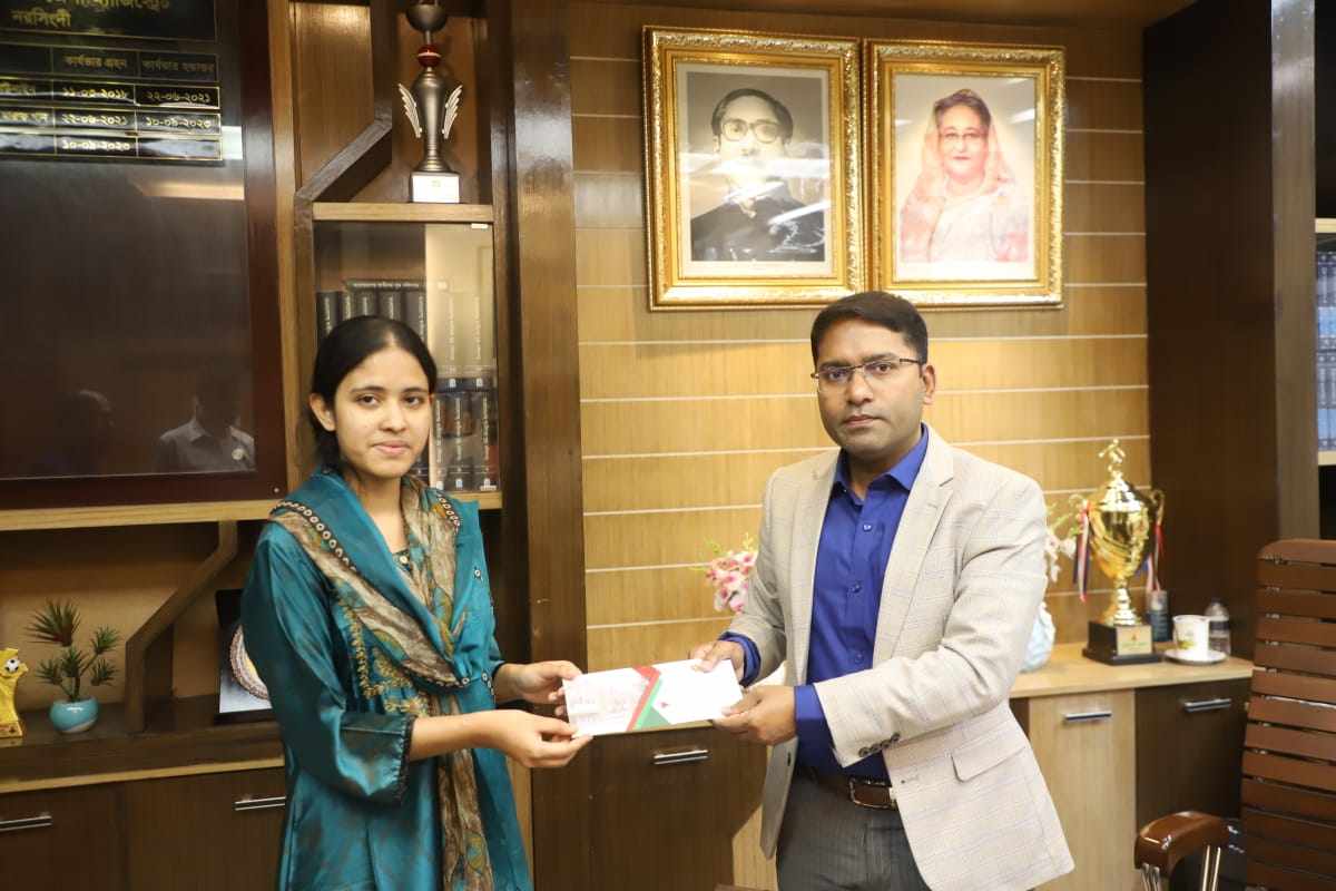 সিনথীয়ার মেডিকেলে ভর্তির জন্য নরসিংদীর জেলা প্রশাসকের অনুদান