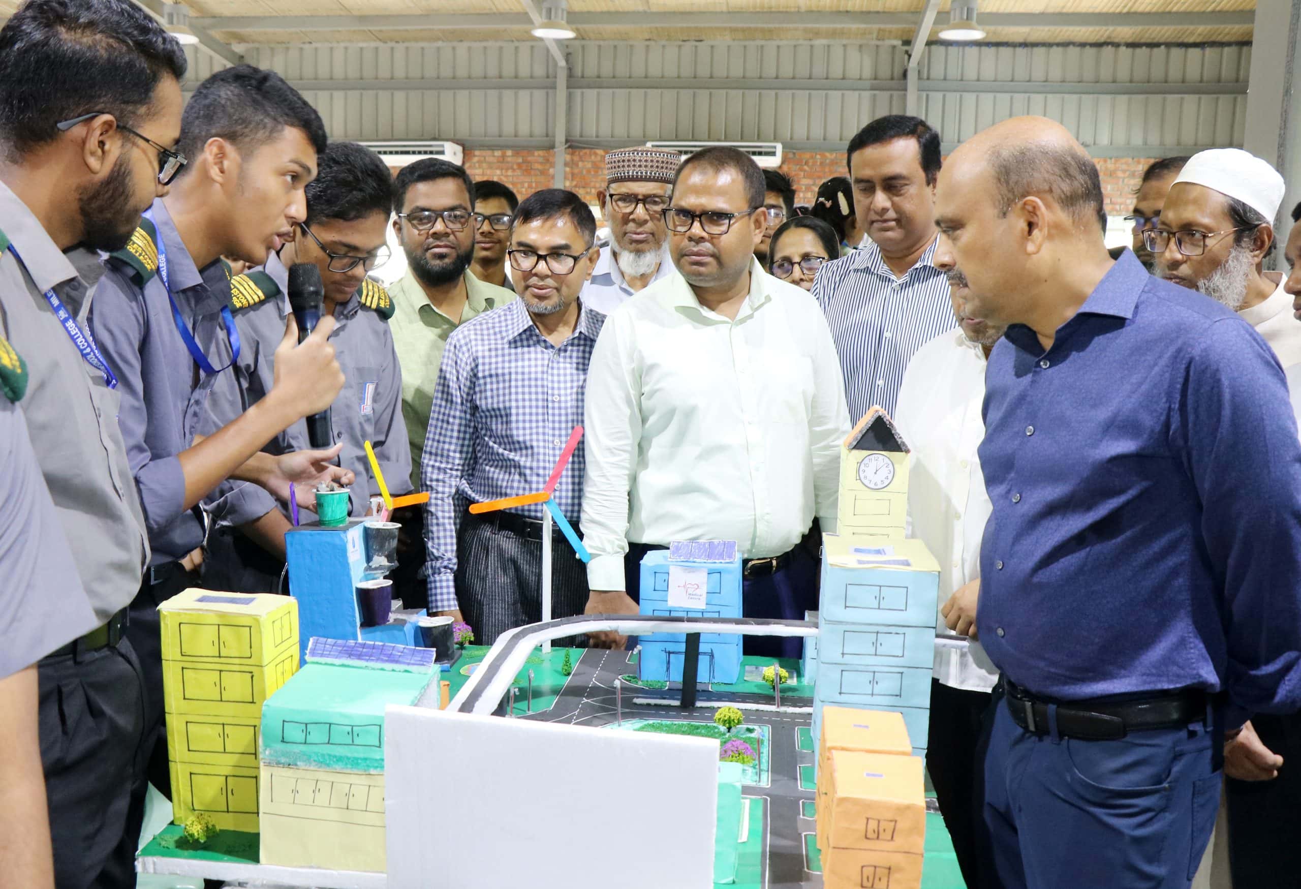 মাইলস্টোন কলেজে দিনব্যাপী বিজ্ঞান মেলা