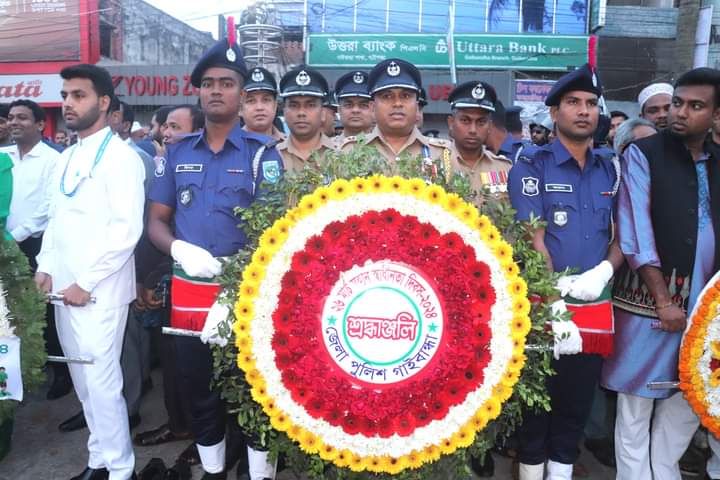 বীর শহীদদের প্রতি গভীর শ্রদ্ধা ও পুস্পস্তবক অর্পণ করেন গাইবান্ধা জেলা পুলিশ সুপার