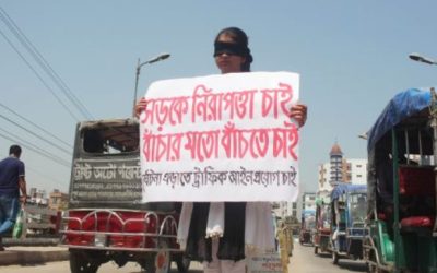 নিরাপদ সড়কের দাবীতে নওগাঁর রাস্তায় শিশু শিক্ষার্থী ছোঁয়া