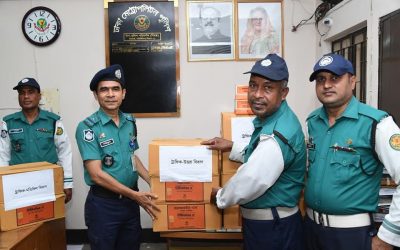ডিএমপি কমিশনারের অনন্য উদ্যোগ প্রচণ্ড দাবদাহে ট্রাফিক পুলিশ সদস্যদের স্বস্তি দিতে