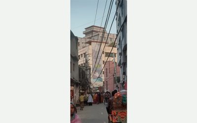 ডেস্কোর হাই ভোল্টেজের তার যেন মরণ ফাঁদ