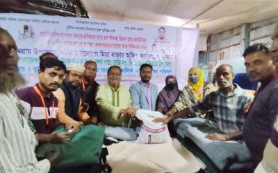 কুমিল্লা চৌদ্দগ্রামে ব্যাটারী চালিত যানবাহন শ্রমিকদের মাঝে শীতবস্ত্র ও চাল বিতরণ
