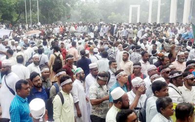 শাহবাগে অবরোধের প্রস্তুতি, শহীদ মিনারে বিপুলসংখ্যক শিক্ষকের অবস্থান