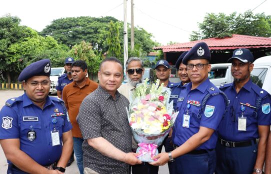 মুন্সীগঞ্জের গজারিয়া পরিদর্শনে প্রধানমন্ত্রীর স্বাস্থ্য বিষয়ক বিশেষ সহকারী