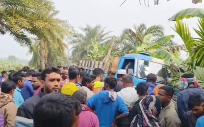 নাটোরের লালপুরে সড়ক দুর্ঘটনায় তিন মোটরসাইকেল আরোহীর মৃত্যু