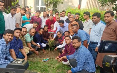 জুলাই বিপ্লবের শহীদদের স্মরণে জাতীয়তাবাদী কৃষিবিদ পরিষদের বৃক্ষরোপণ ও মিলাদ মাহফিল অনুষ্ঠিত