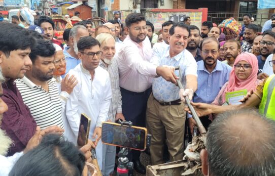নরসিংদীর মাধবদীতে ডেঙ্গু প্রতিরোধে র‍্যালি ও মহাসড়কে মোবাইল কোর্ট