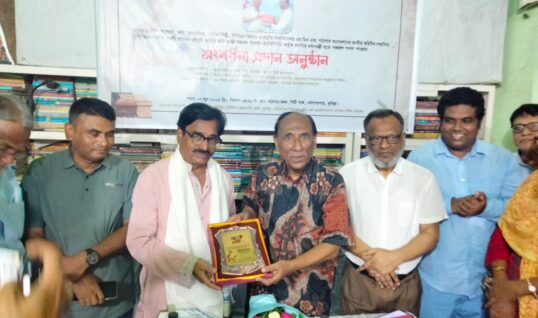 নজরুল পদক প্রাপ্তিতে ড. আলী হোসেন চৌধুরীকে পাঠাগার আন্দোলনের সংবর্ধনা
