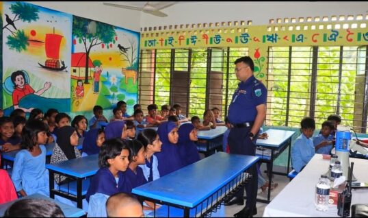 পুলিশ লাইনস স্কুল পরিদর্শন করেন পুলিশ সুপার গৌতম কুমার বিশ্বাস