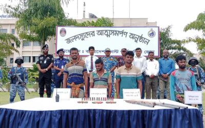 সুন্দরবনে কোস্ট গার্ডের চাপে আত্মসমর্পণ বড় জাহাঙ্গীর বাহিনীর ৩ সদস্যের