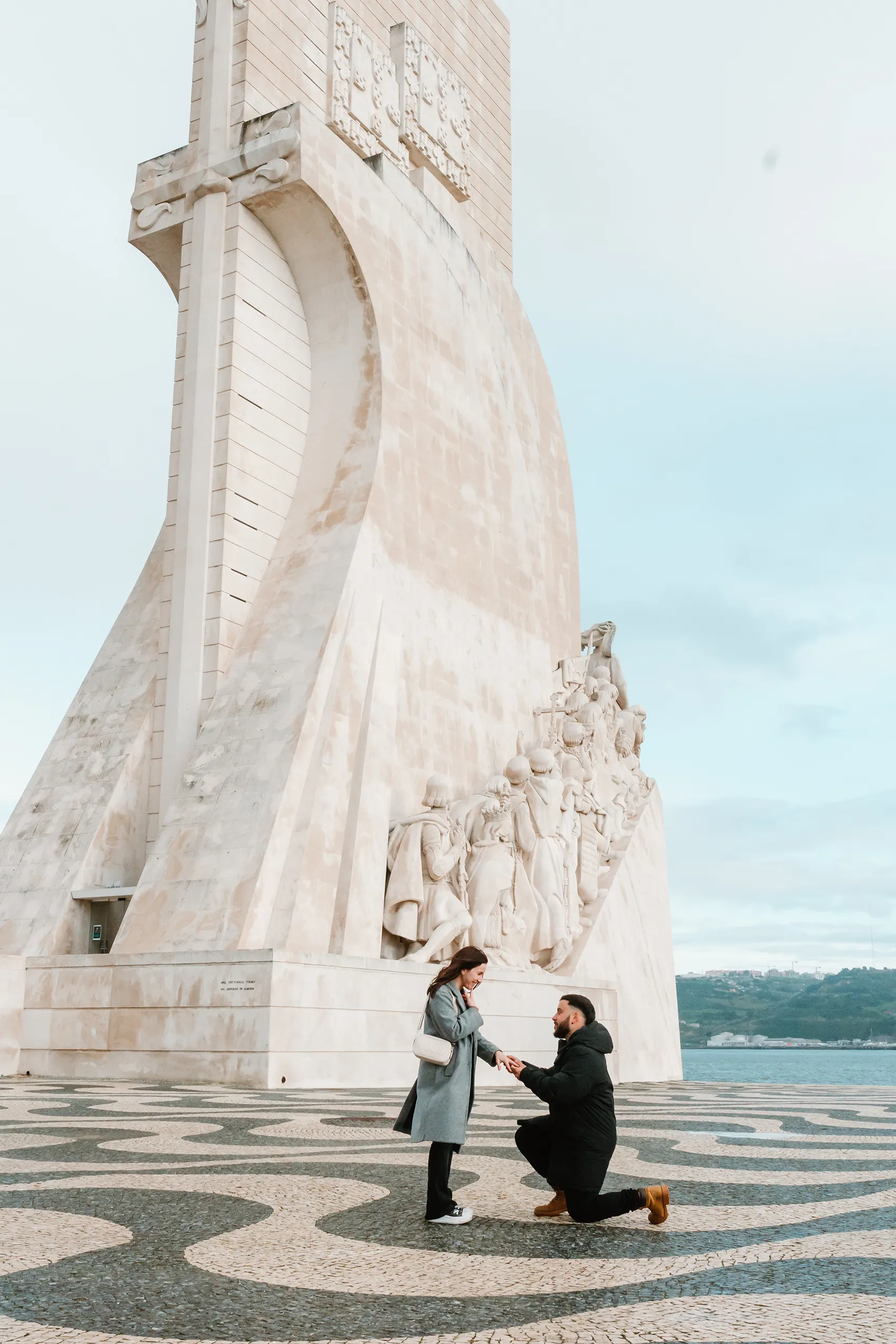 Proposal and engagement photo in Lisbon from the Lisbon photographer and Déjà vú Studio
