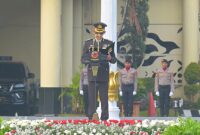 Menulis
Polda Jawa Barat menggelar upacara HUT ke-81 Kemerdekaan RI di Mapolda Jabar, Bandung, Senin (17/8/2026). Upacara dipimpin langsung Irwasda Polda Jabar Kombes Pol Benny Subandi dan berlangsung khidmat.