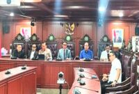 Komisi lll DPR meminta pihak kepolisian dan Bank Mandiri segera memulihkan akses rekening tersebut.