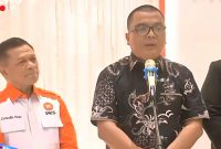 Mantan Wakil Menteri Hukum dan HAM, Denny Indrayana, bersama tim kuasa hukumnya menyatakan mencabut gugatan terkait surat keterangan (suket) penyetaraan pendidikan Wapres Gibran. 